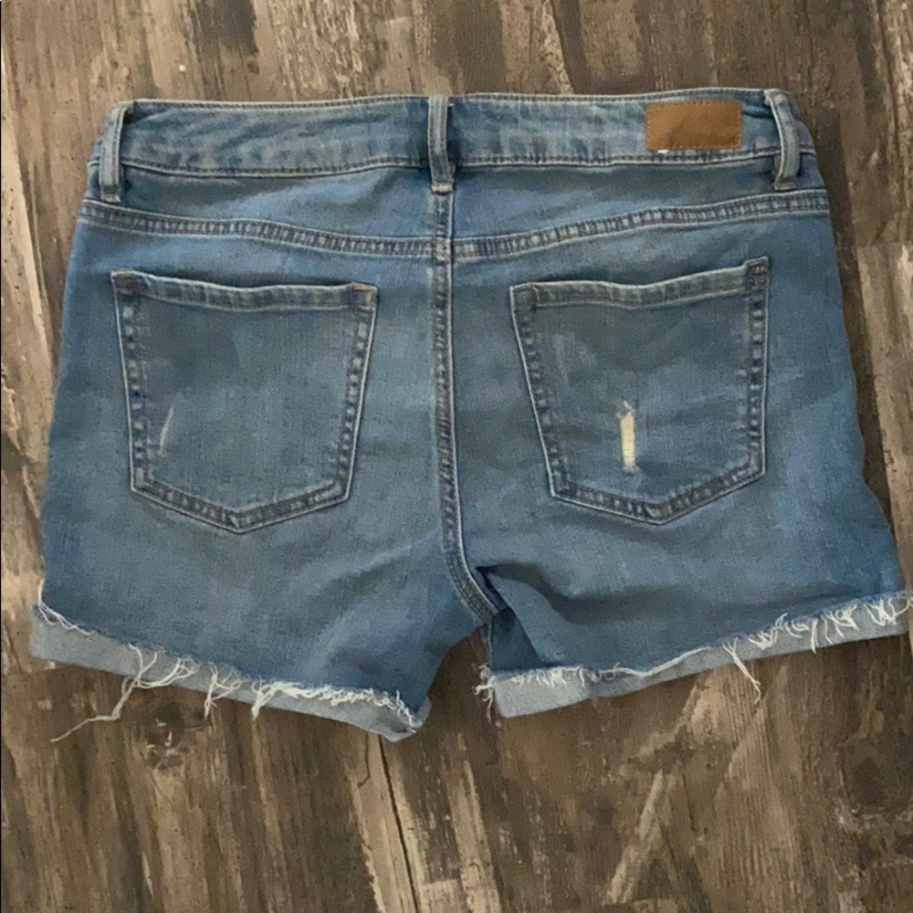 Shorts - Picture 3 of 3